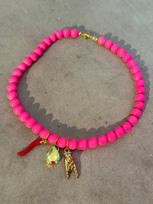 Collana fucsia con 3 charmes