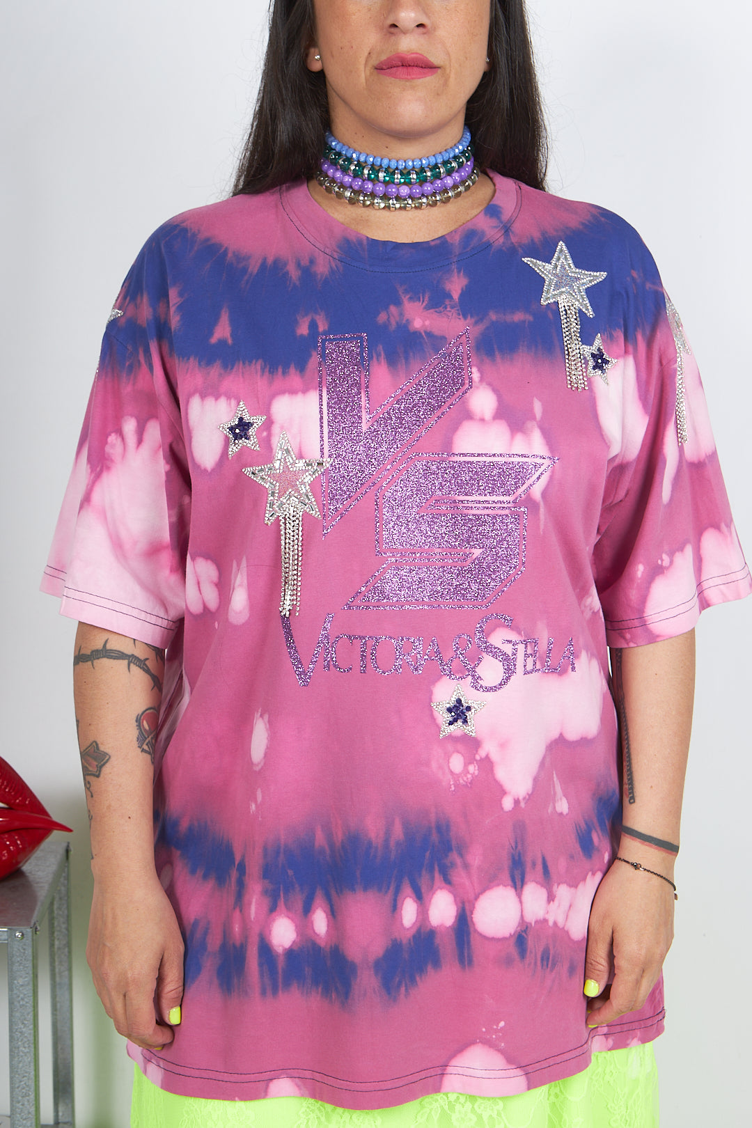 T-shirt Linda con applicazioni